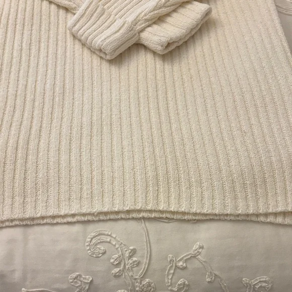 Express Cozy Cream Ribbed Turtleneck Sweater - Picture 4 of 5